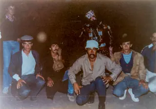 Los mascarones que preceden la salida del Borrachito.