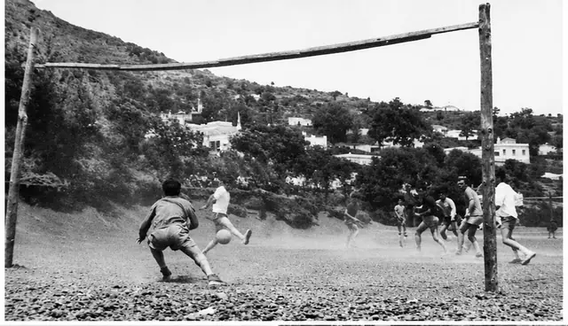 Partido en un campo improvisado del municipio, cuando aún no había instalaciones reglamentarias.